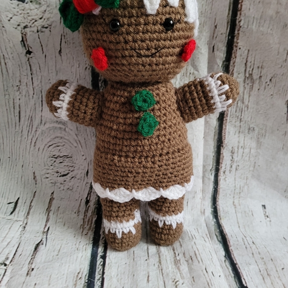 New Gingerbread Girl Christmas Amigurumi Decor - Picture 3 of 16